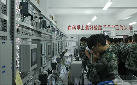 走進(jìn)校園，共筑未來 新生實(shí)訓(xùn)工廠、實(shí)驗(yàn)室參觀與教育咨詢服務(wù)體驗(yàn)